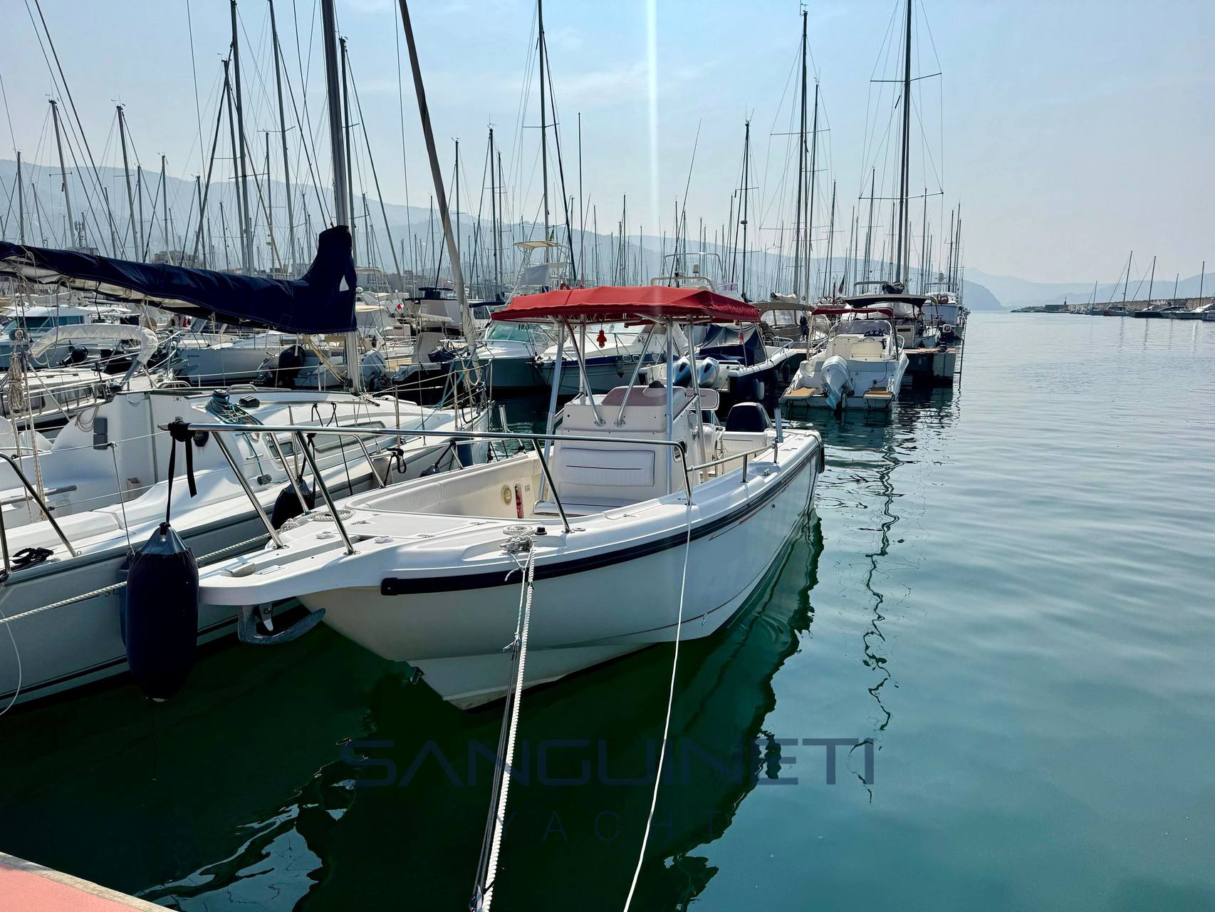 Boston whaler Outrage 26 