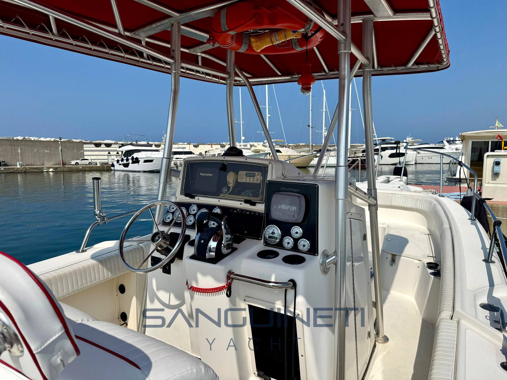 Boston whaler Outrage 26 قارب بمحرك مستعملة للبيع