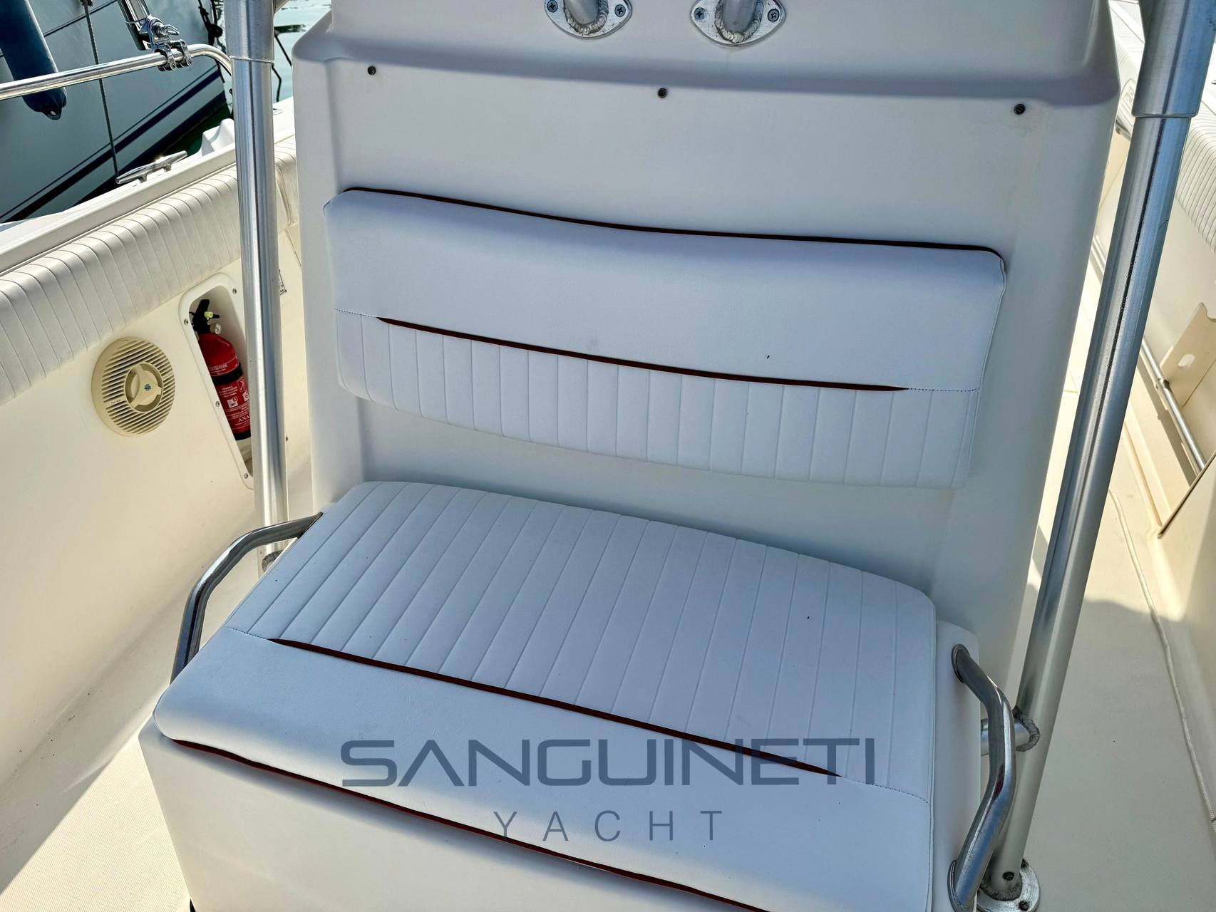 Boston whaler Outrage 26 يوم الطراد يستخدم