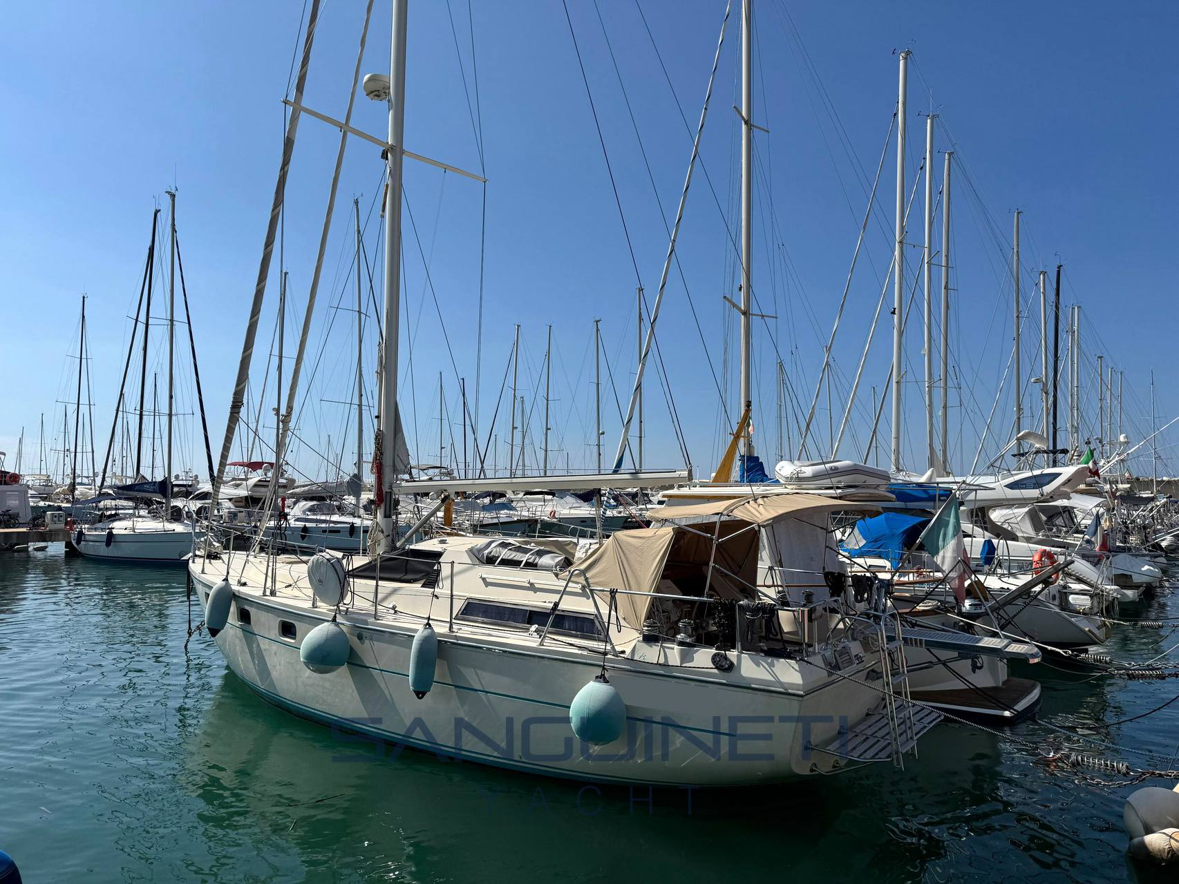 Ferretti Altura 42 