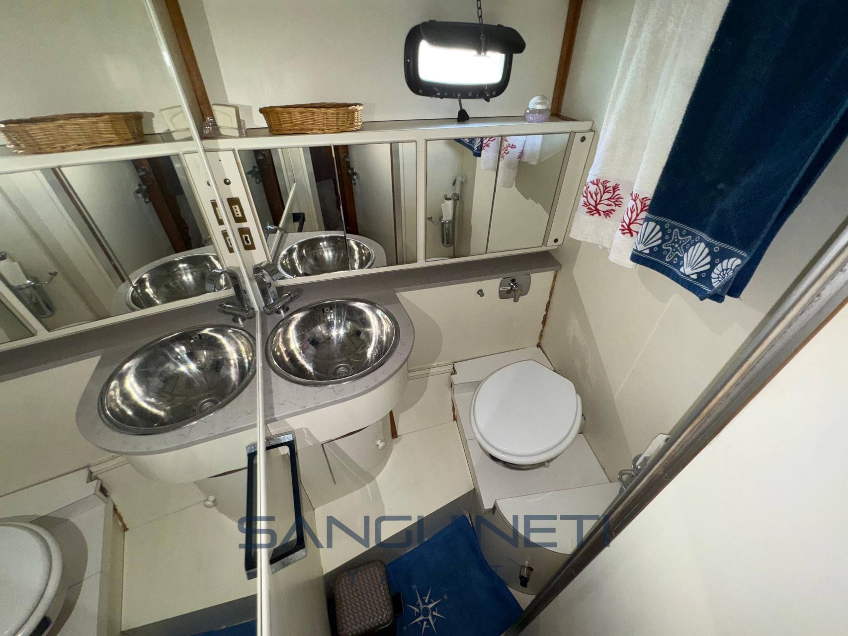 Ferretti Altura 42 