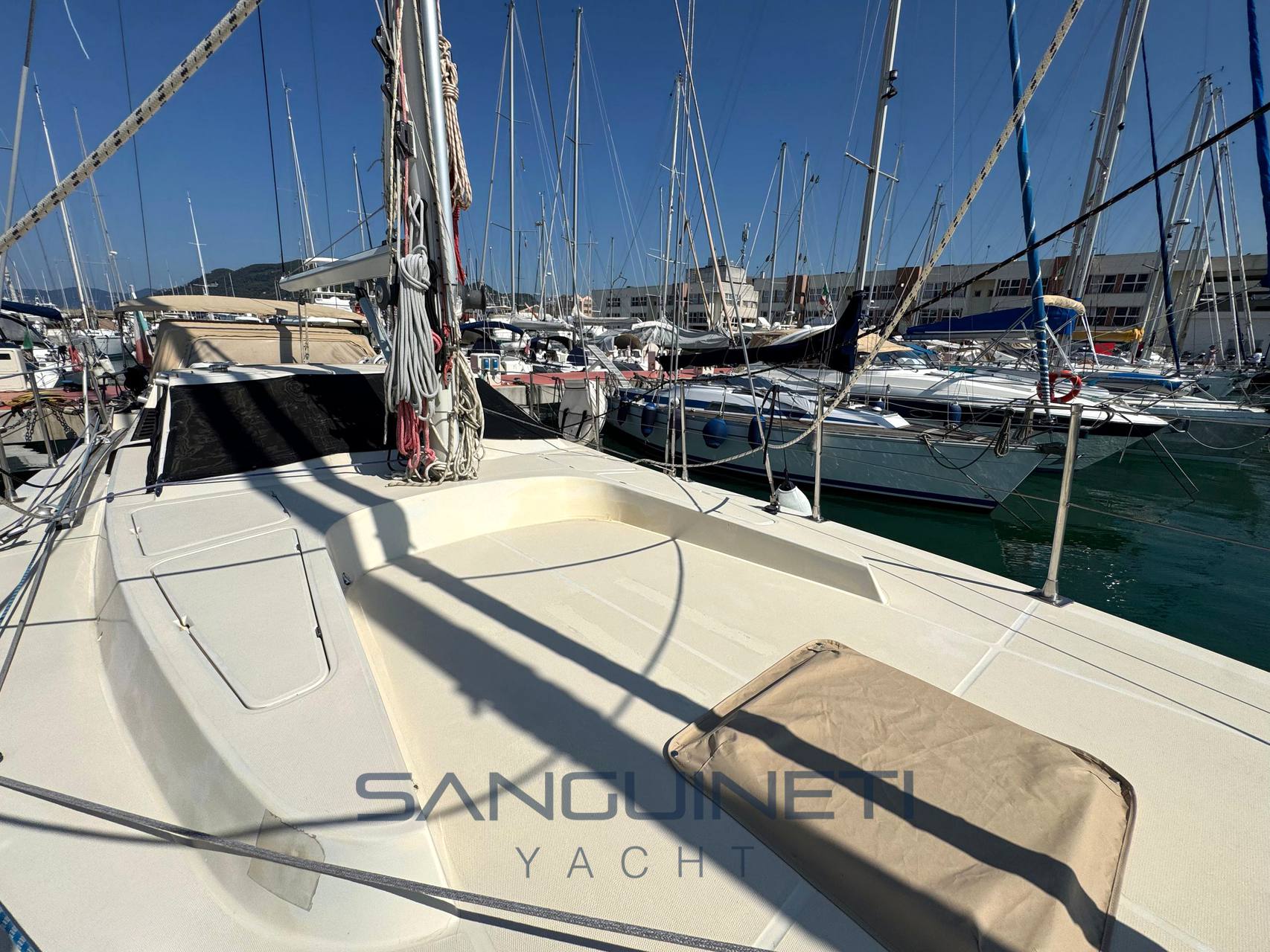 Ferretti Altura 42 