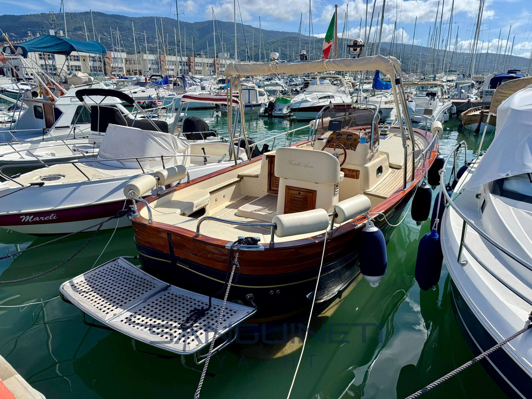 Fratelli aprea 7.50 Barca a motore usata in vendita