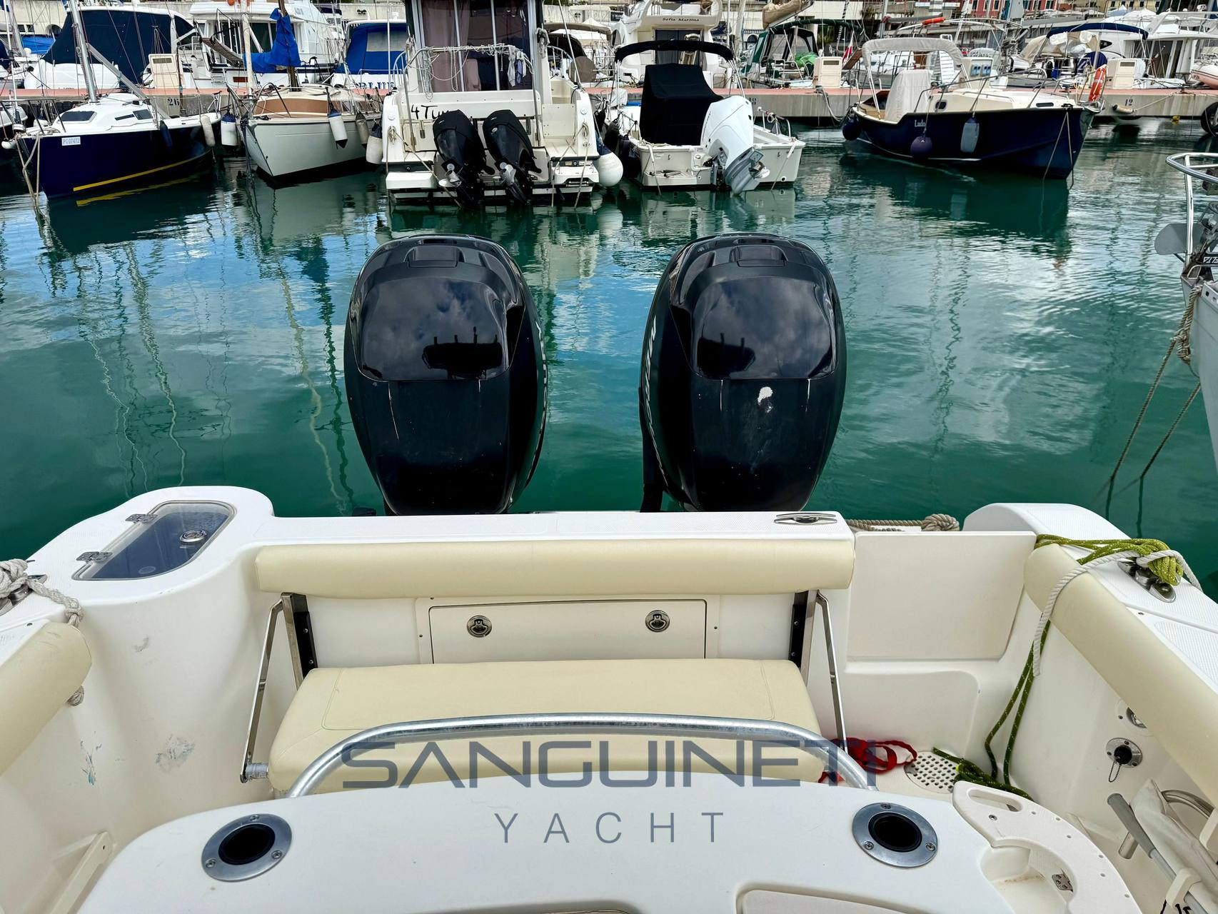 Mako 264 walk around 