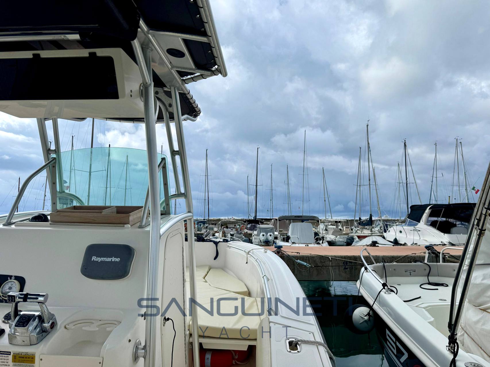 Mako 264 walk around Walkaround