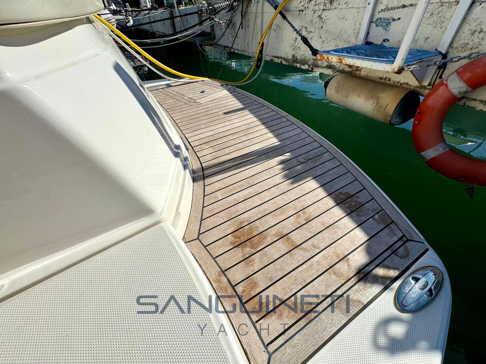 Chaparral Signature 270 Motor boat used for sale