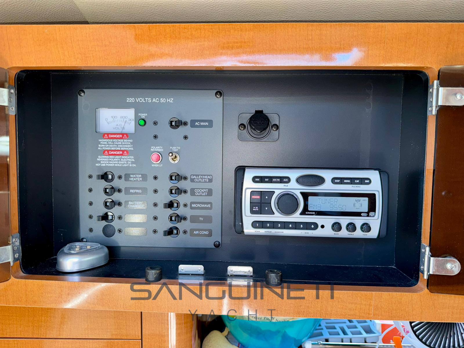 Chaparral Signature 270 Express cruiser used