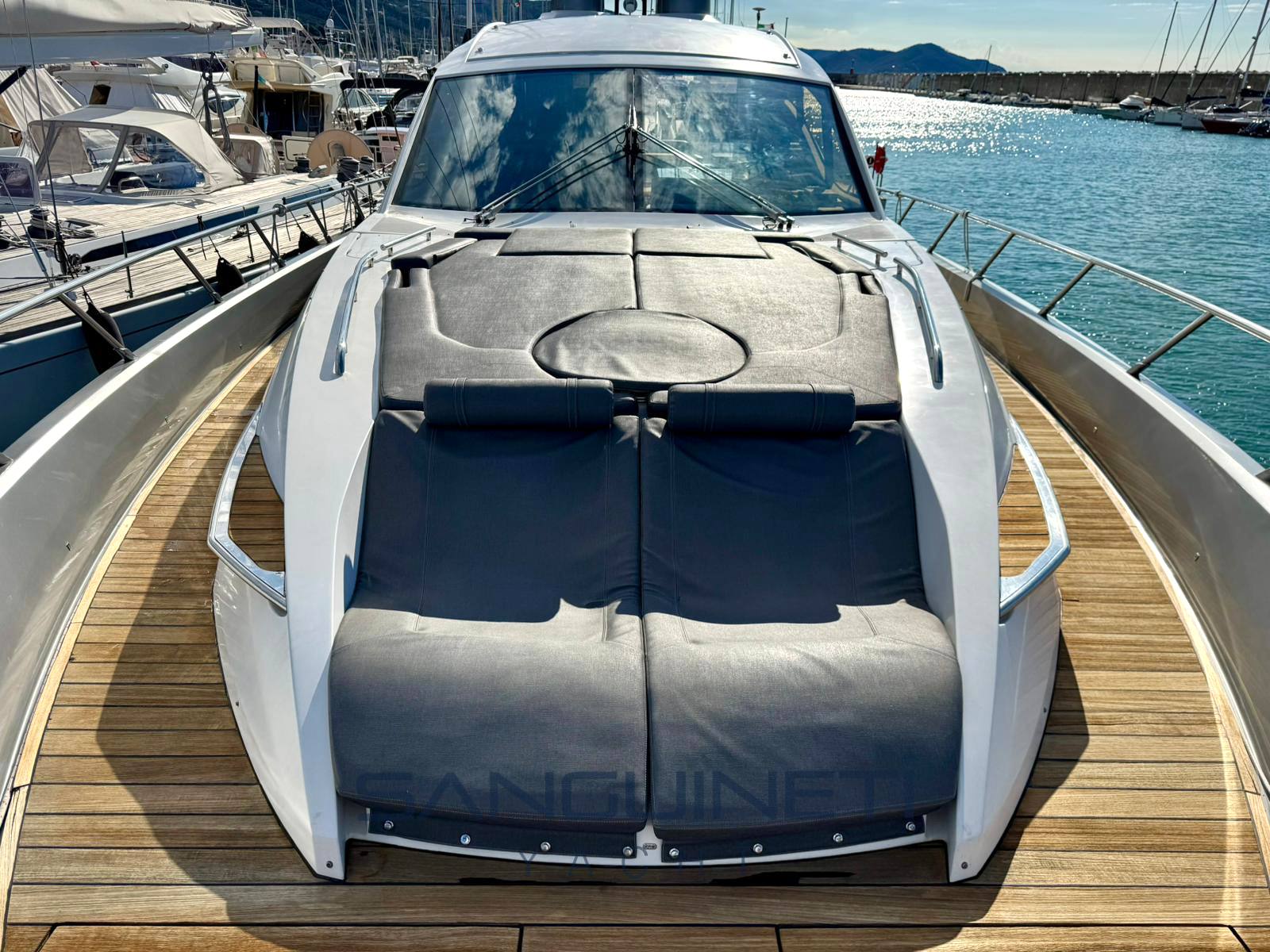 Sessa C 68 hard top barca a motore