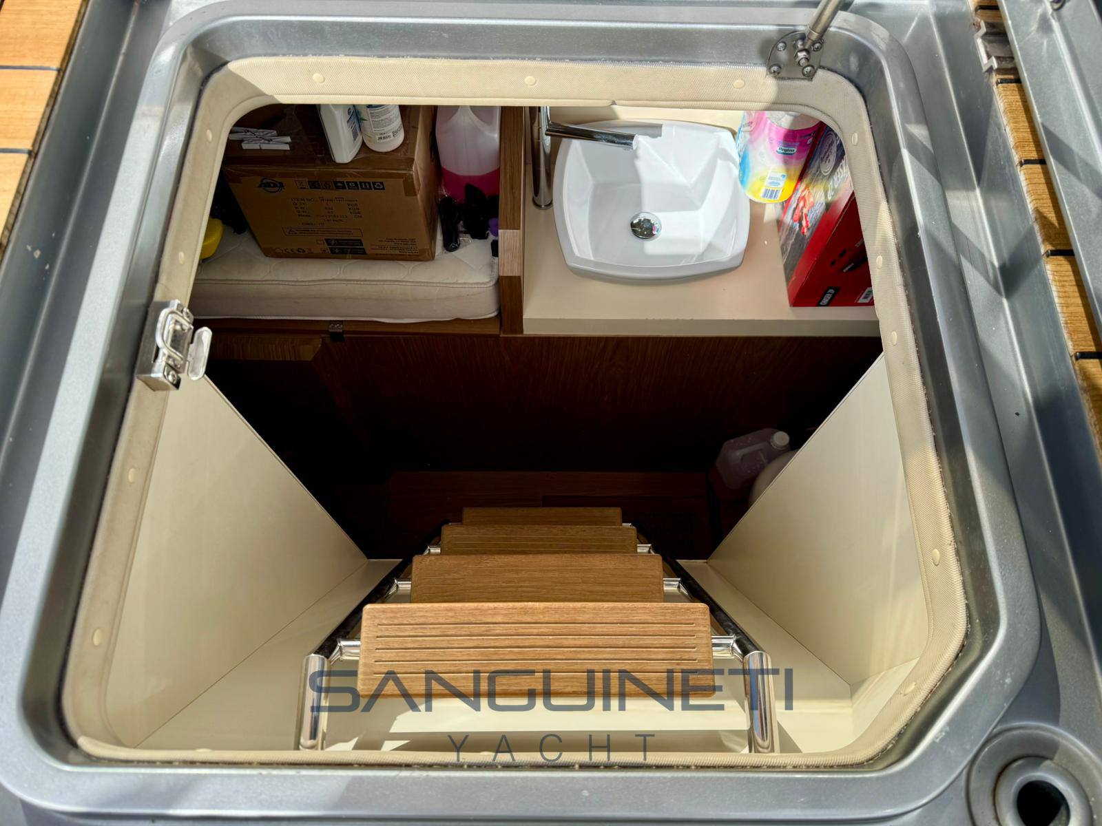 Sessa C 68 hard top barca a motore