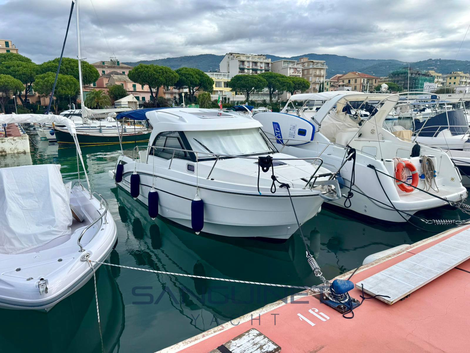 Beneteau Antares 8 