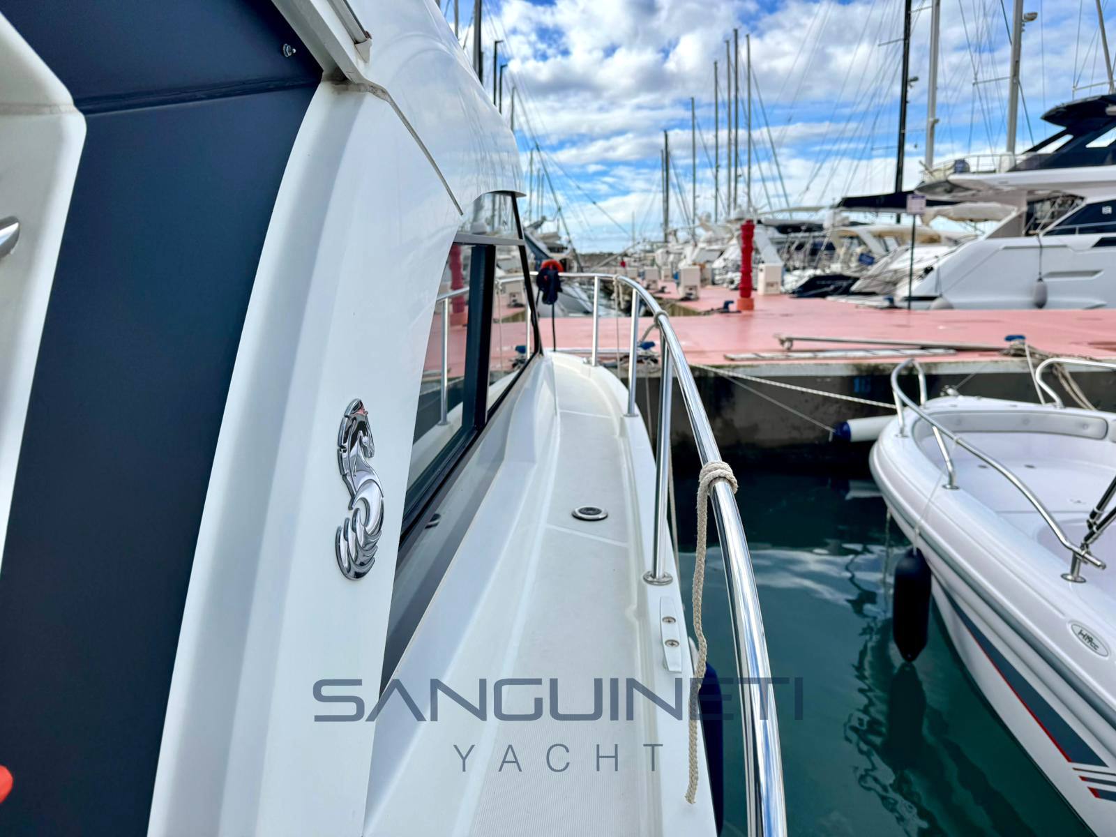 Beneteau Antares 8 Photo