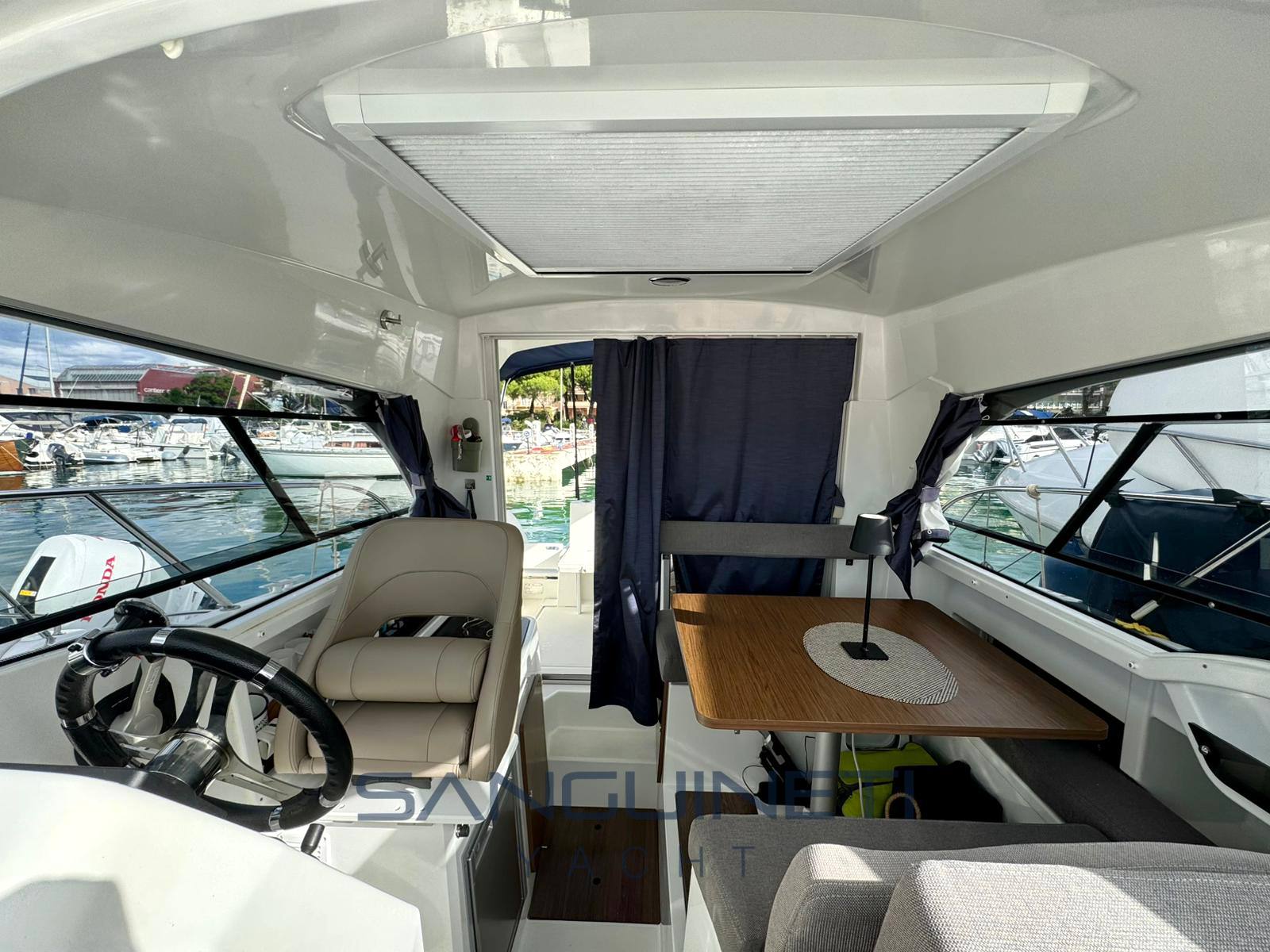 Beneteau Antares 8 