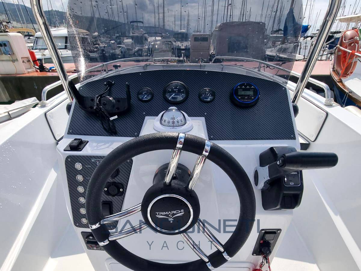 Trimarchi Petra 670 机动船