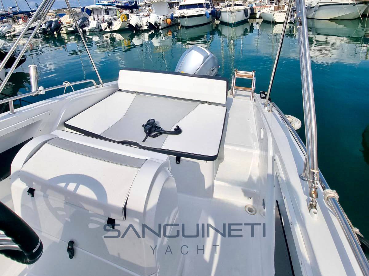 Trimarchi Petra 670 一天巡洋舰 使用