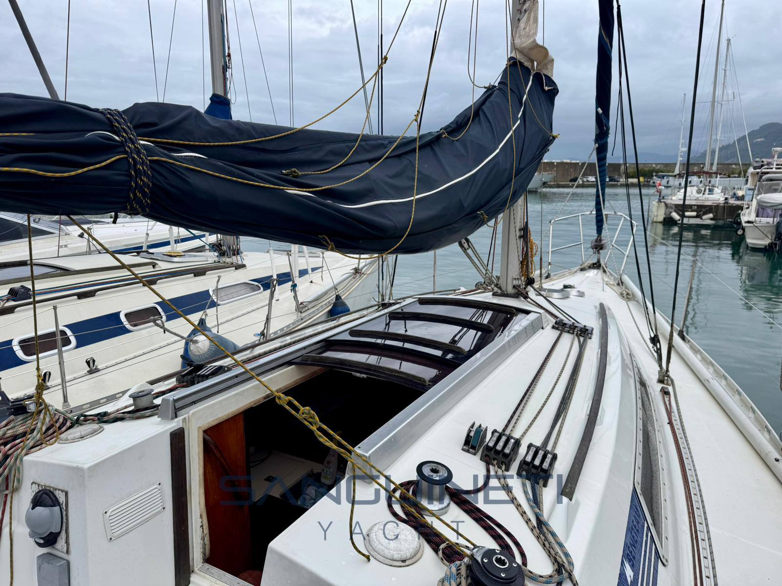 Beneteau First 325 Vela