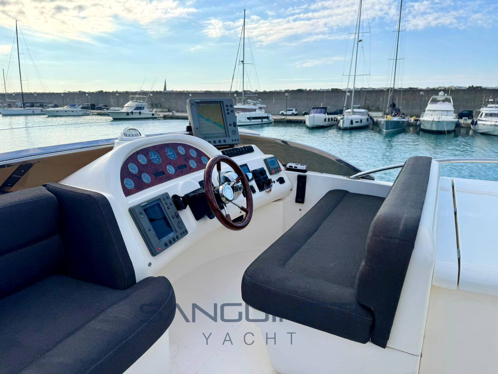 Erredesign 153 Flybridge verwendet