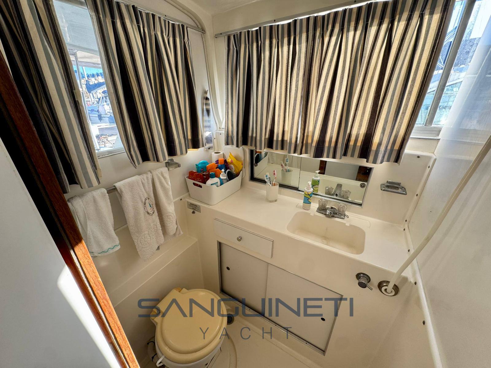 Bertram 33 Fisherman