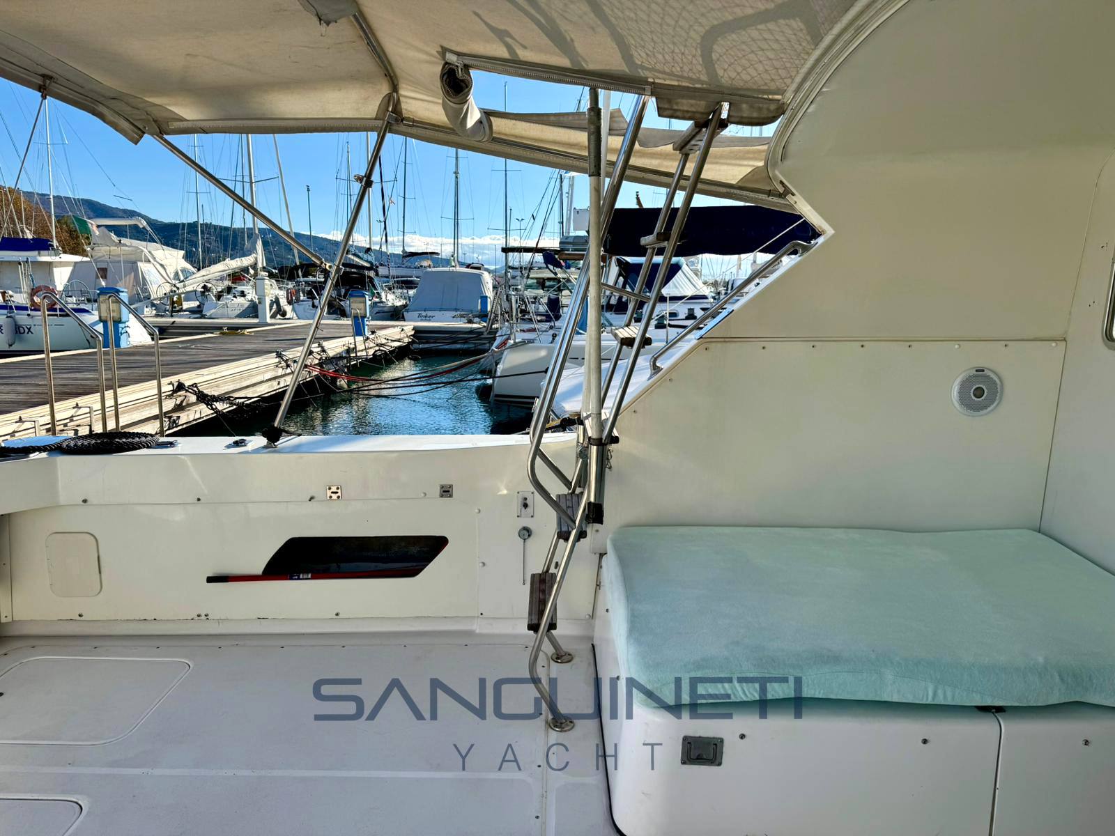 Bertram 33 Barca a motore usata in vendita