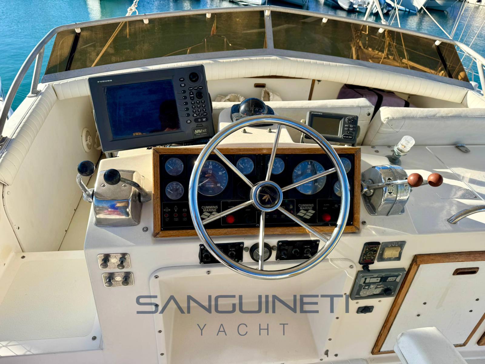 Bertram 33 Barca a motore usata in vendita