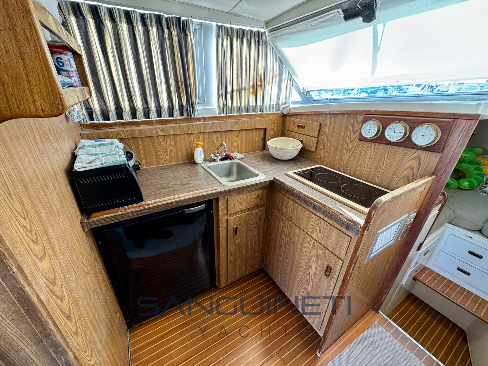 Bertram 33 barca a motore