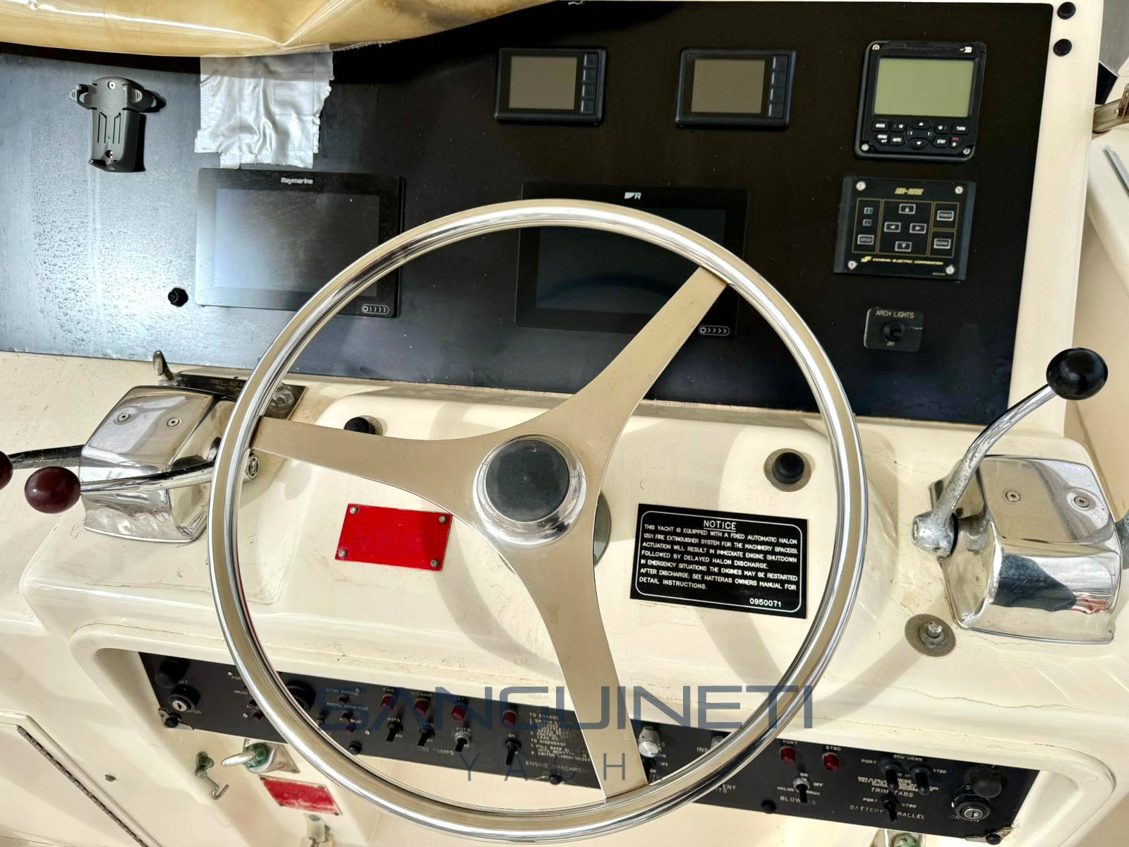 Hatteras 50 convertible Photo