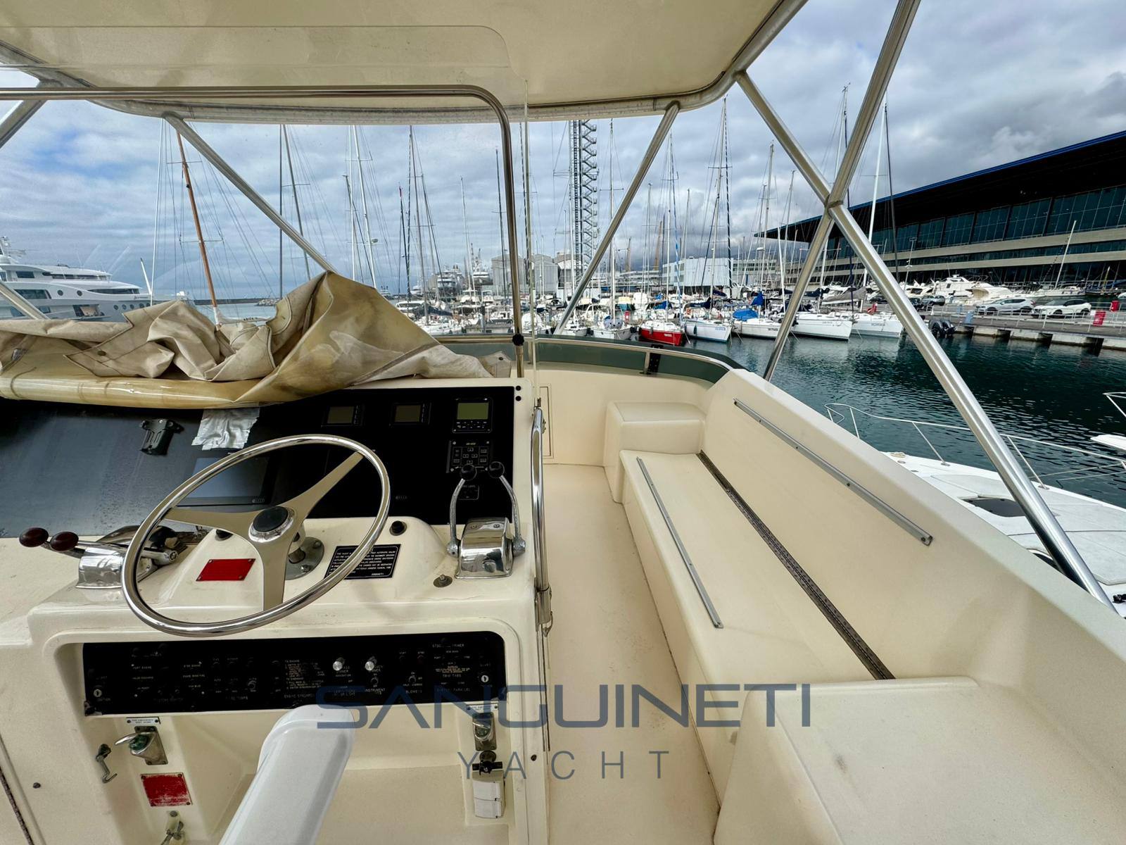 Hatteras 50 convertible 