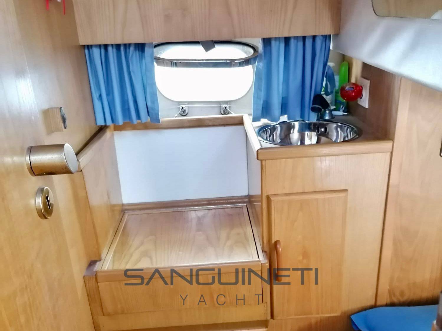Fairline 33 targa usato