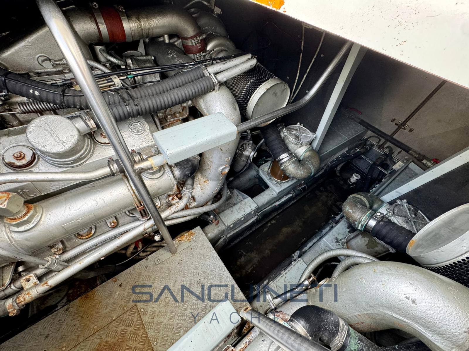 Mochi 44 fly barco de motor