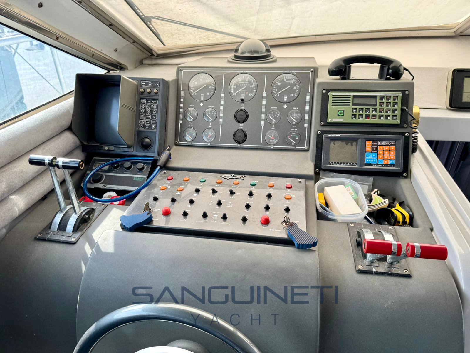 Mochi 44 fly Flybridge usado