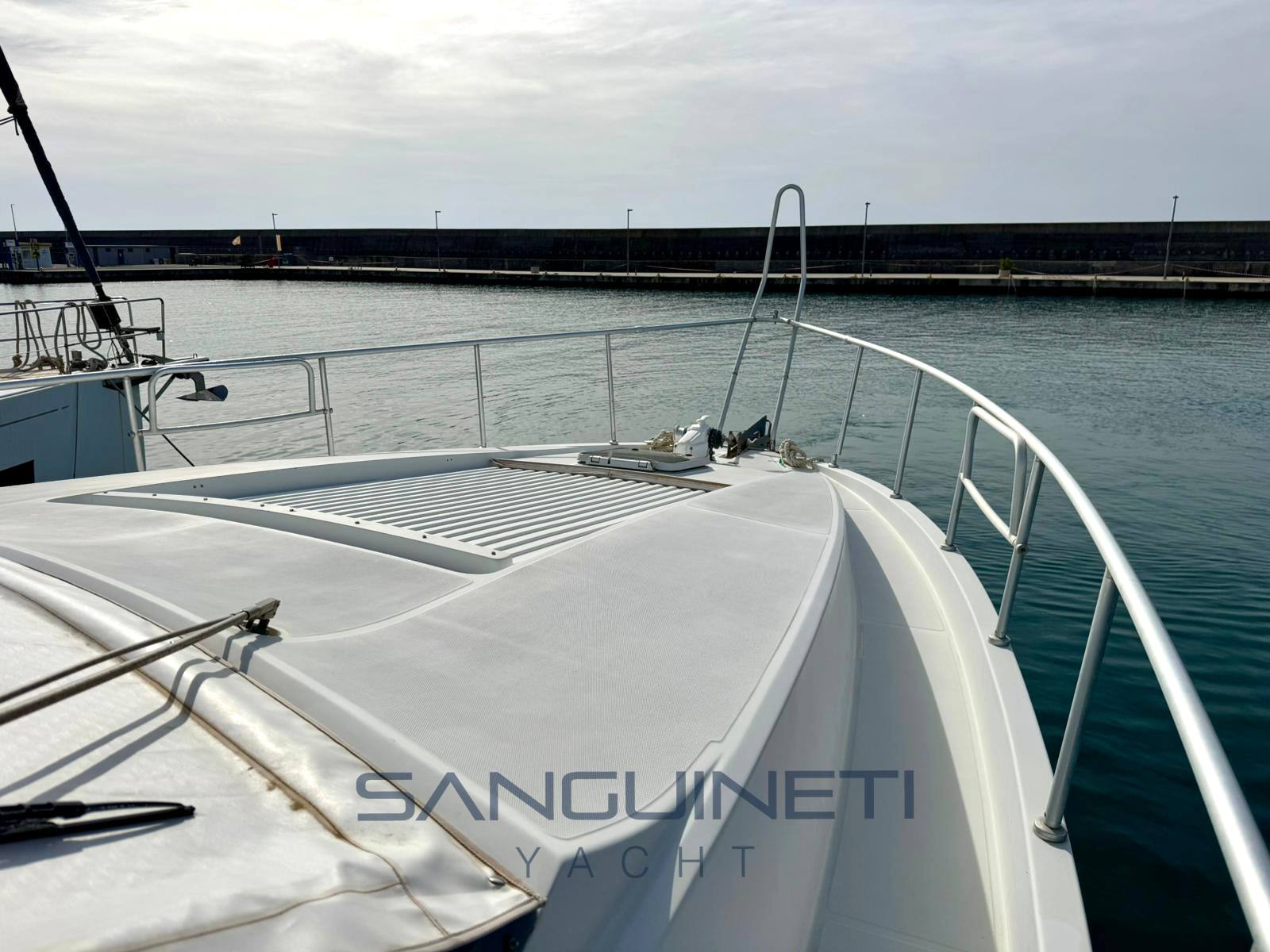 Mochi 44 fly barco de motor