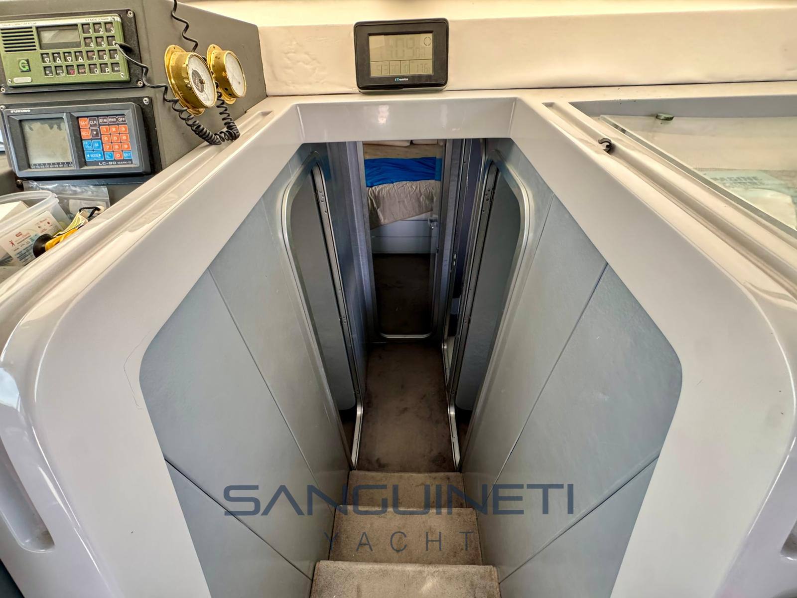 Mochi 44 fly Barco de motor usado para venta