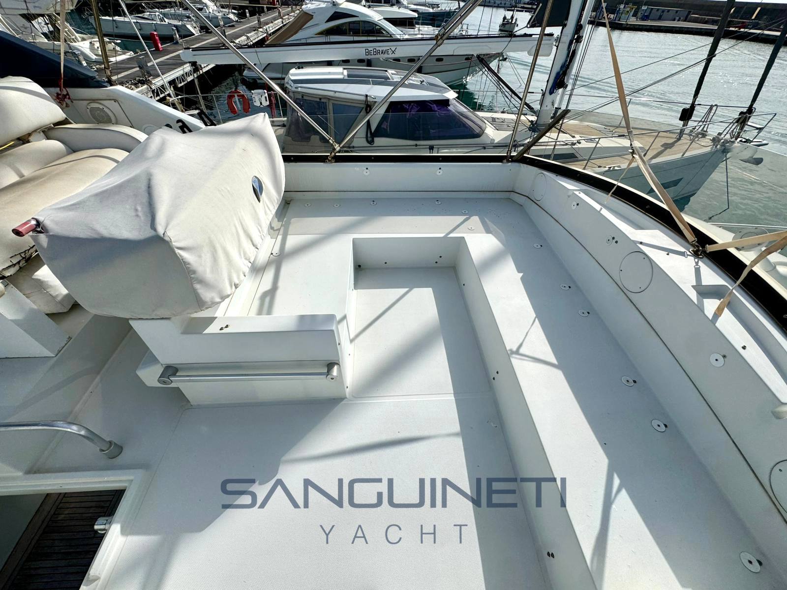 Mochi 44 fly Flybridge usado