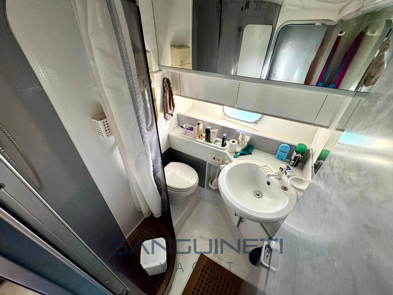 Mochi 44 fly Flybridge