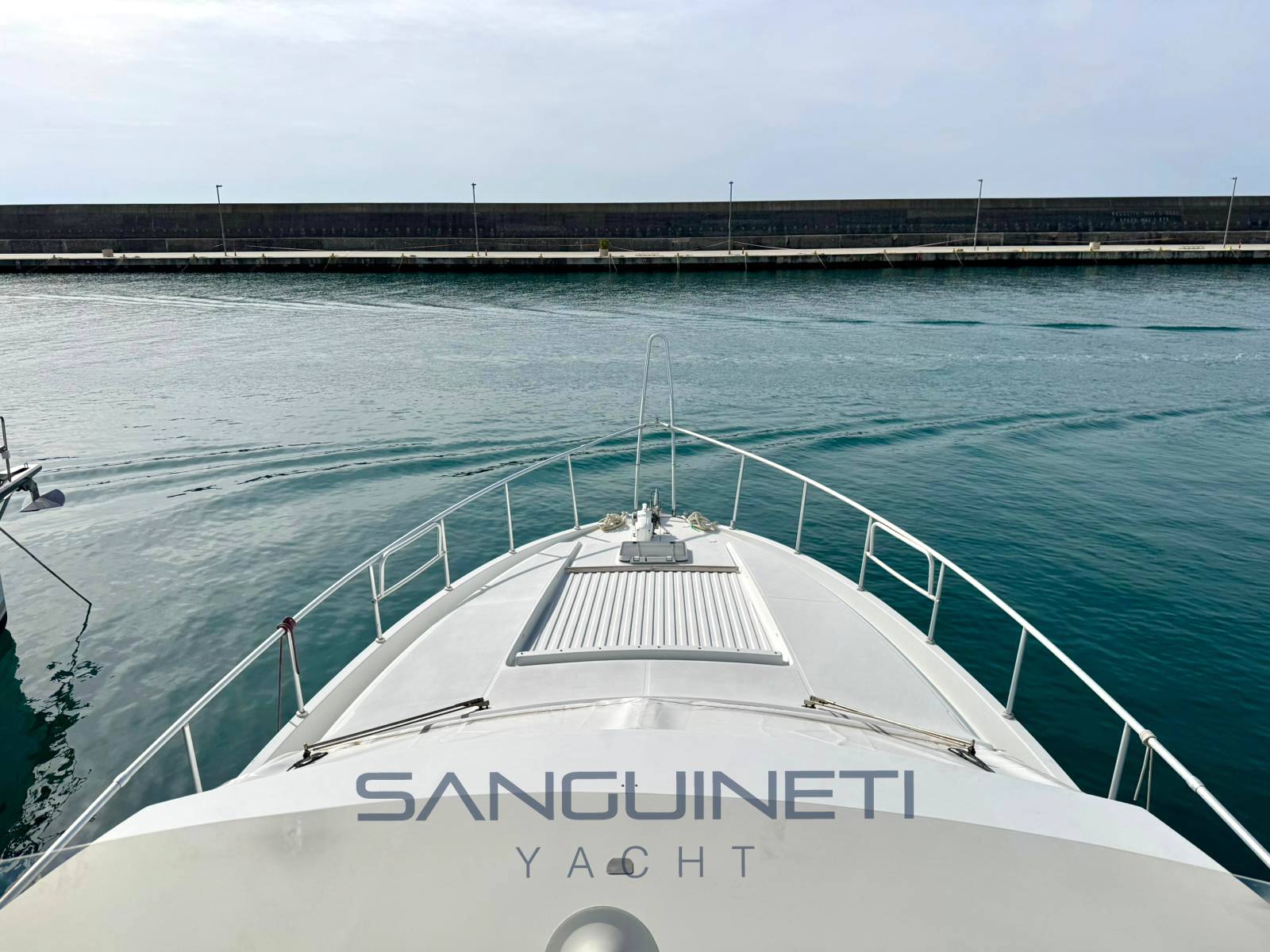 Mochi 44 fly barco de motor