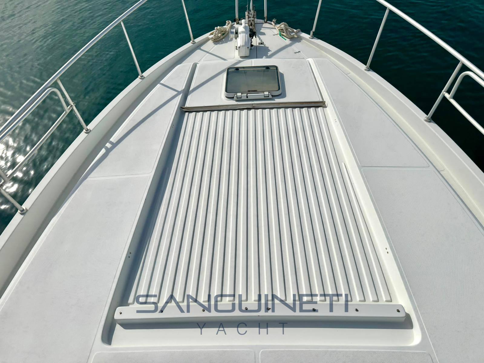 Mochi 44 fly Flybridge