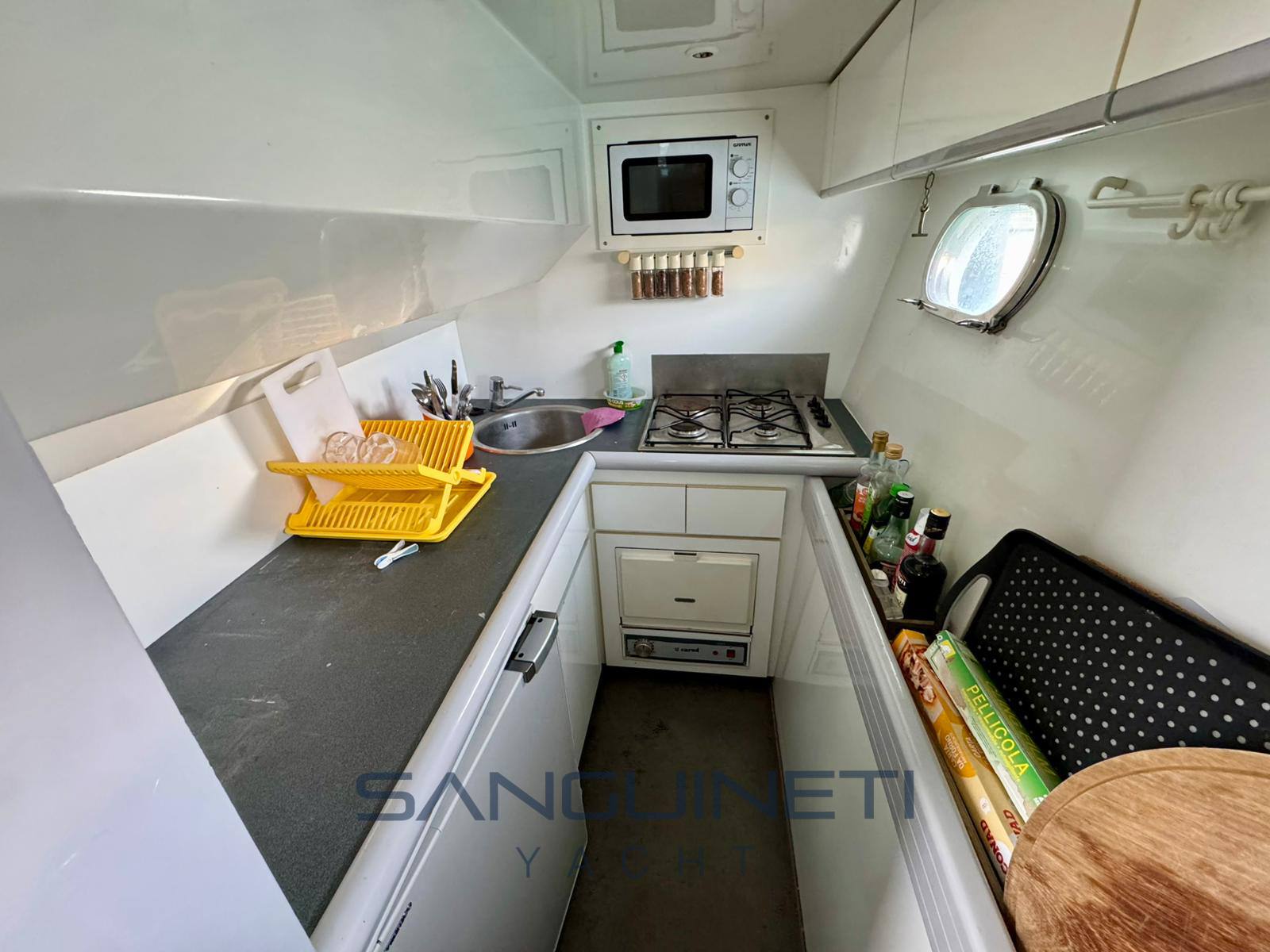 Mochi 44 fly Flybridge