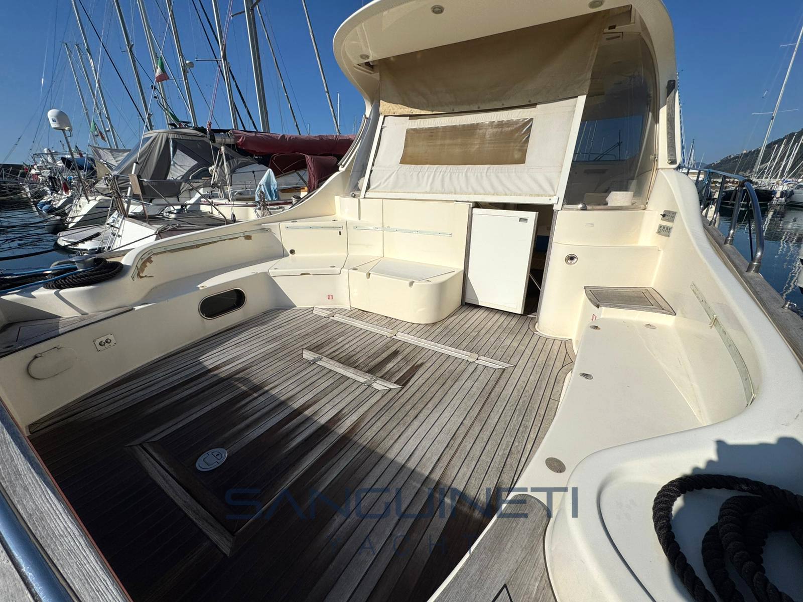 Mochi Dolphin 44 Hard top