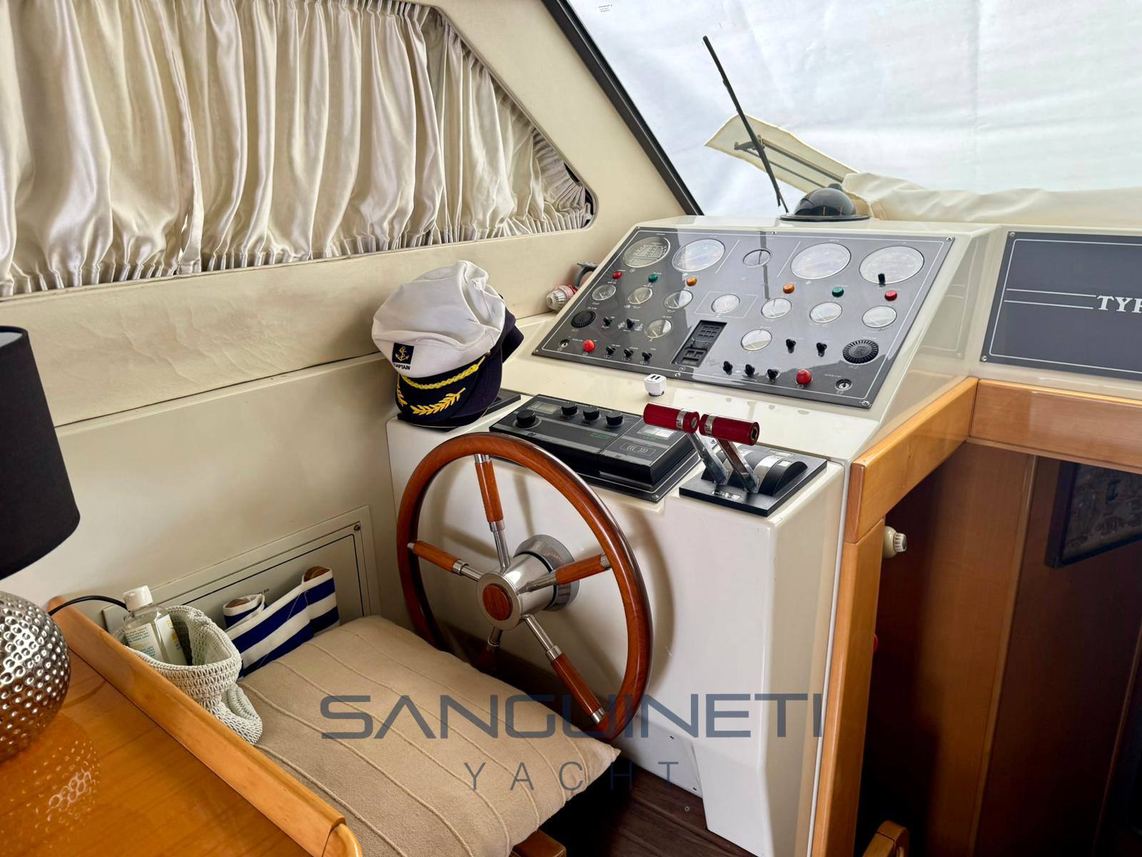 Raffaelli Typhoon 38 Flybridge usato