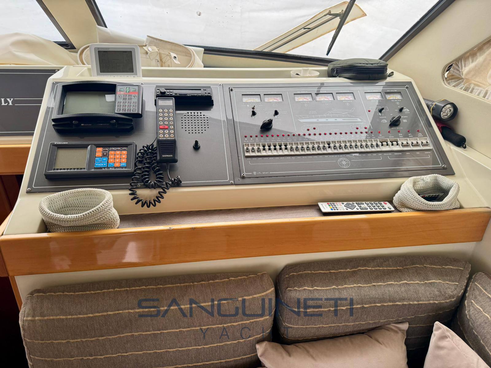 Raffaelli Typhoon 38 barca a motore