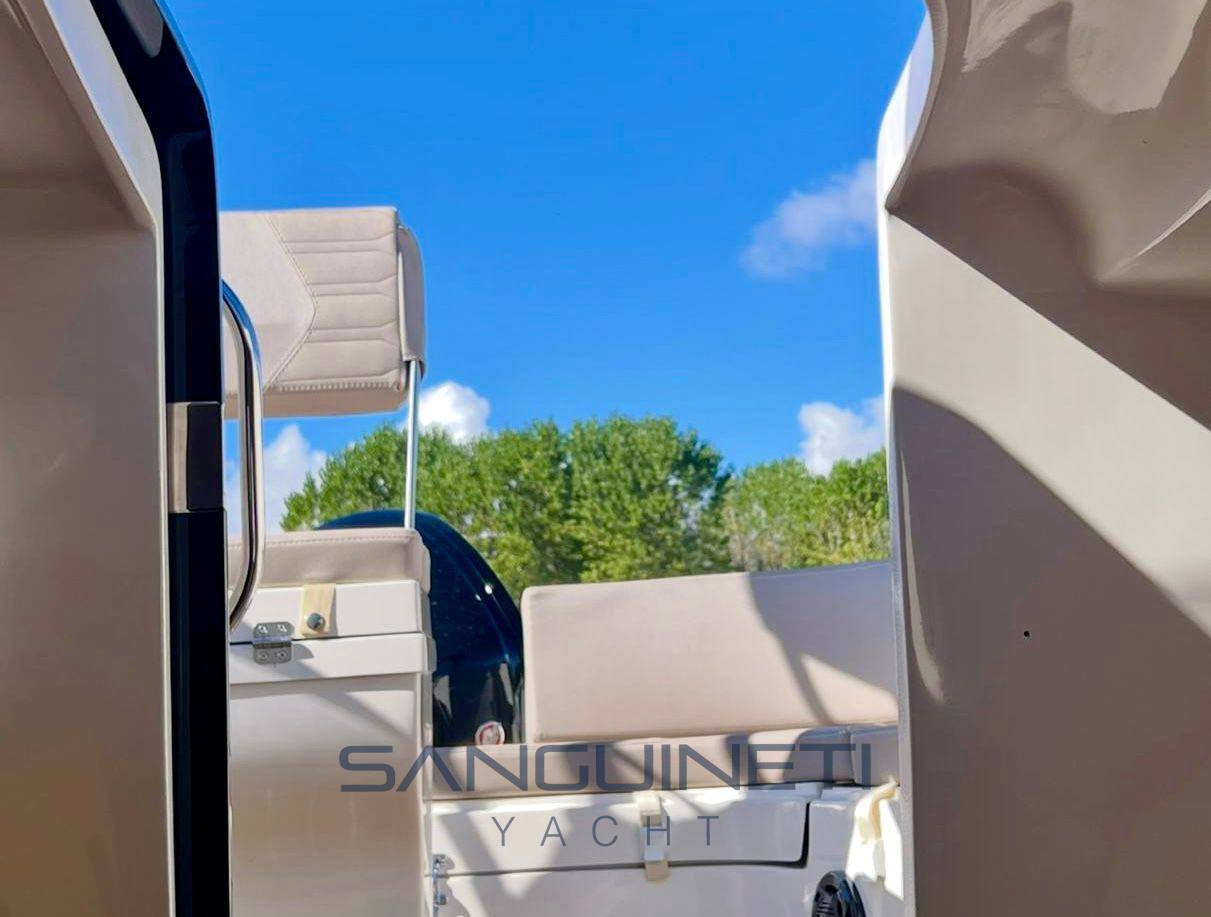 Eolo 6.9 Day cruiser