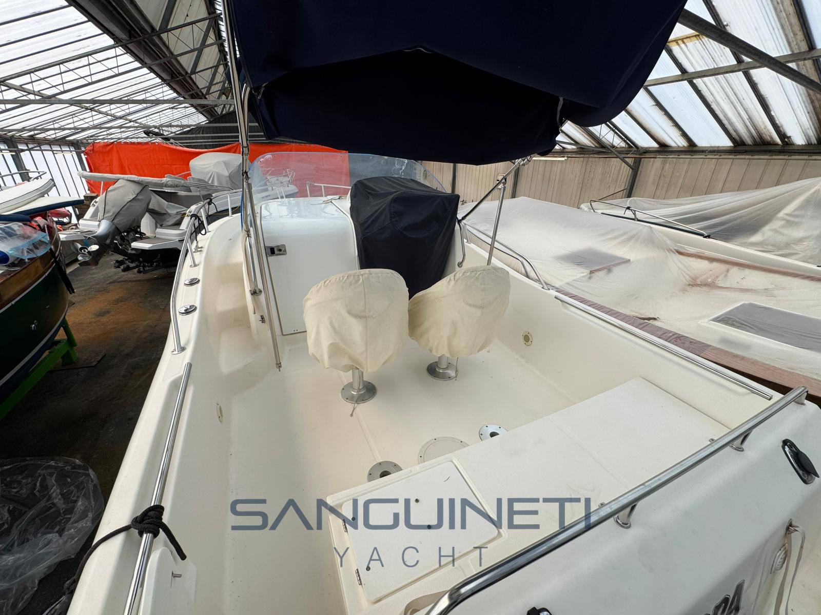 Kelt White shark 248 机动船