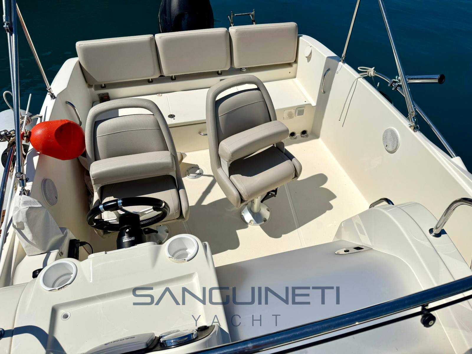 Quick silver Activ 675 sundeck Photo