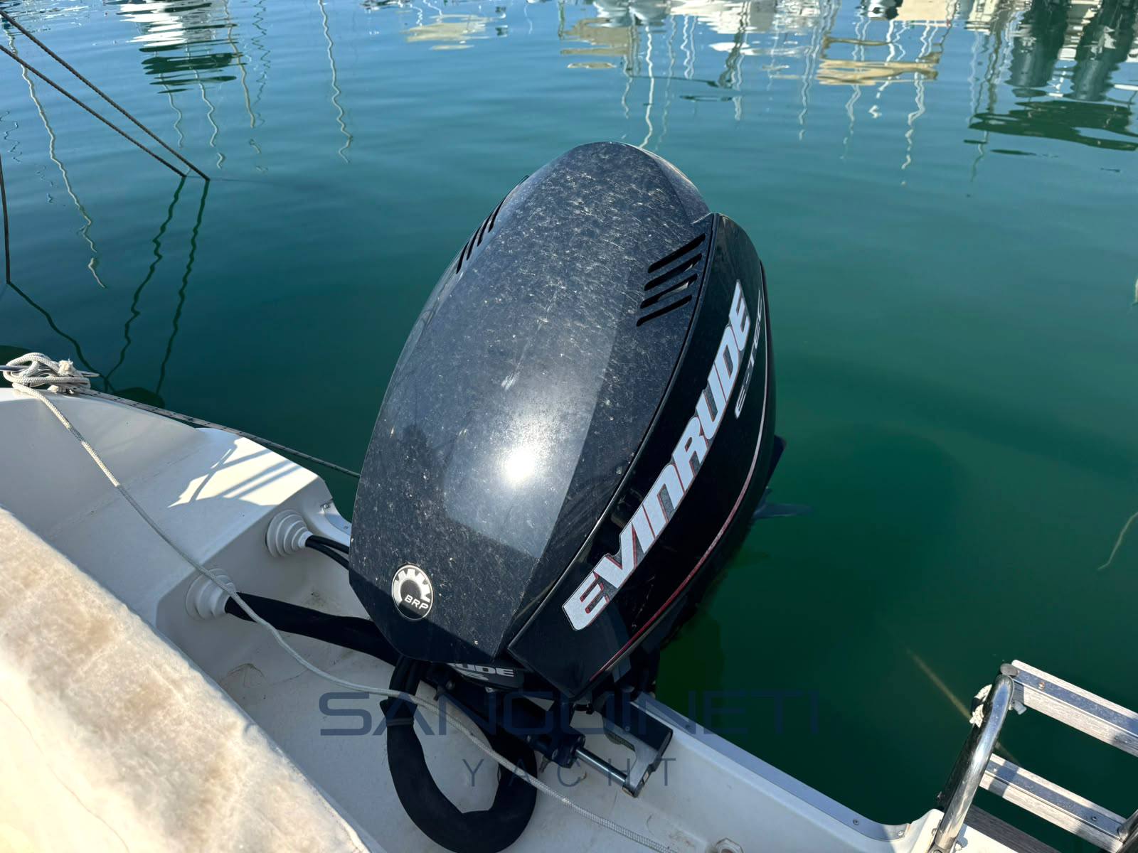 Capelli 21 barco de motor