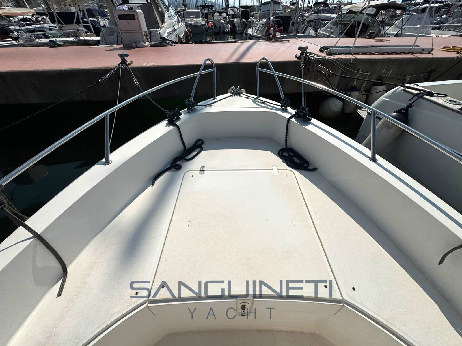 Capelli 21 barco de motor