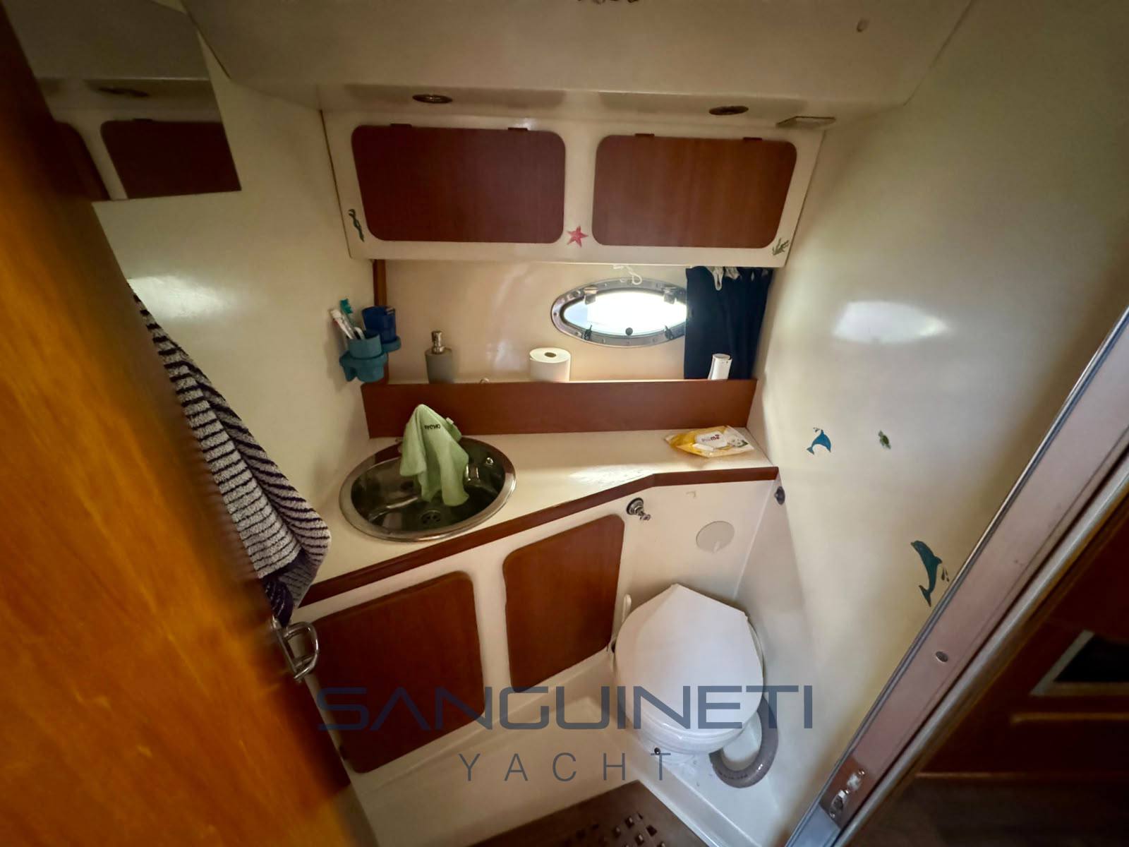 Azimut Az 35 驾驶桥楼