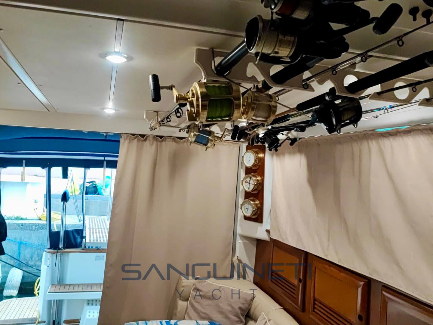Beneteau Antares 10.80 barco a motor