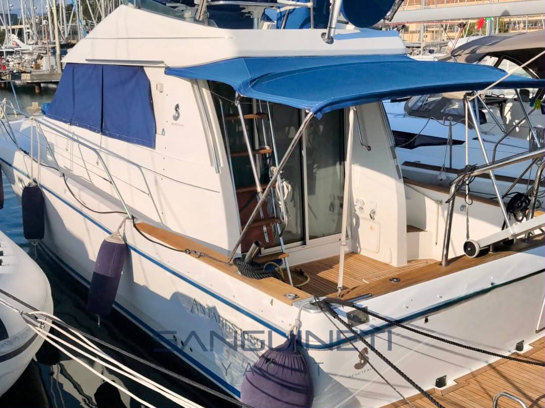 Beneteau Antares 10.80 Barco a motor usado para venda