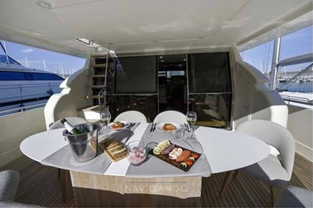 Ferretti yacht 70