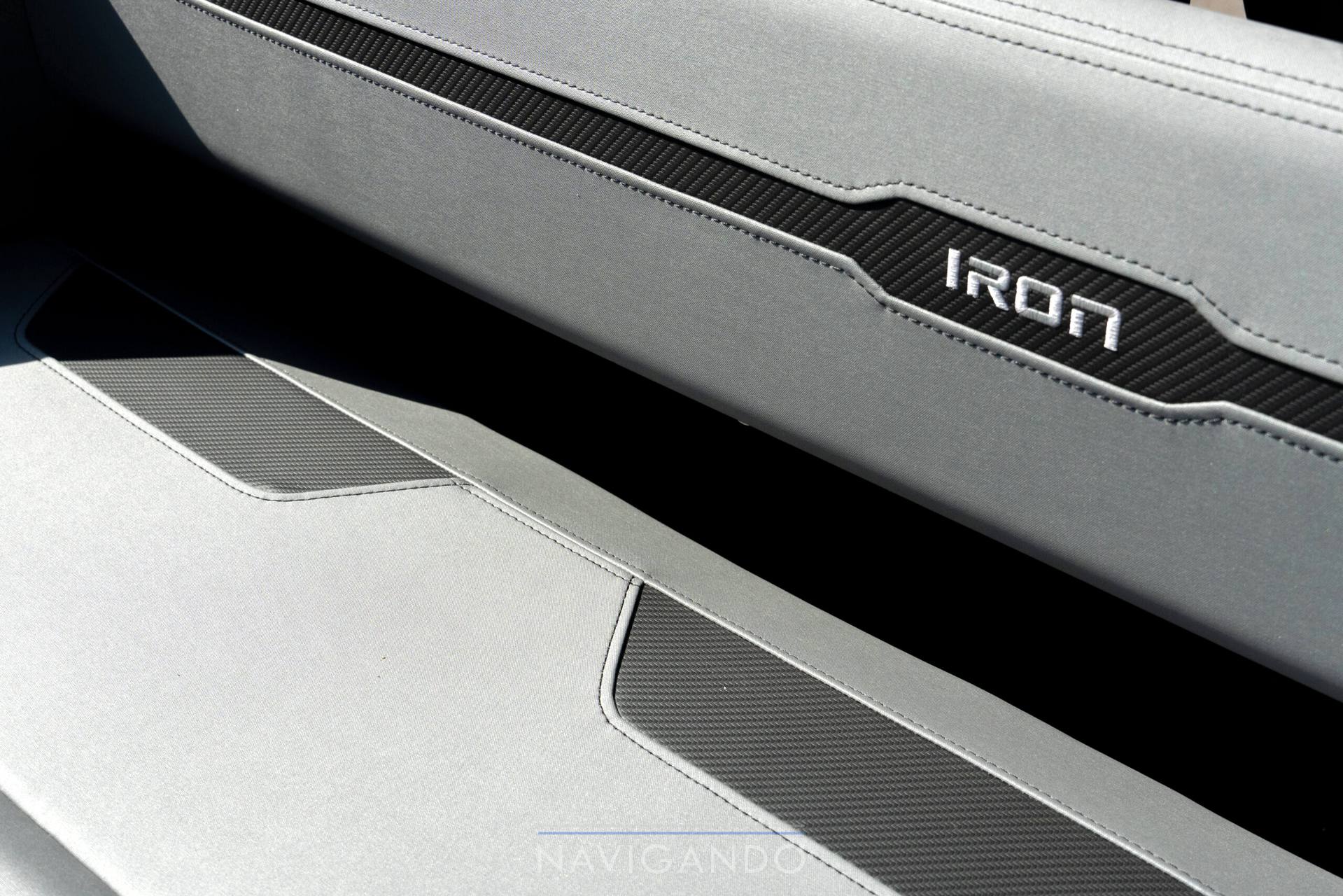 Iron boats 907 t-top