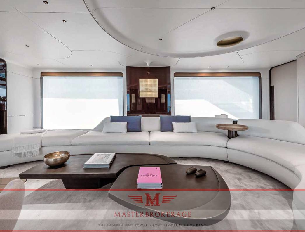 Azimut Grande 38 trideck 驾驶桥楼 新增功能